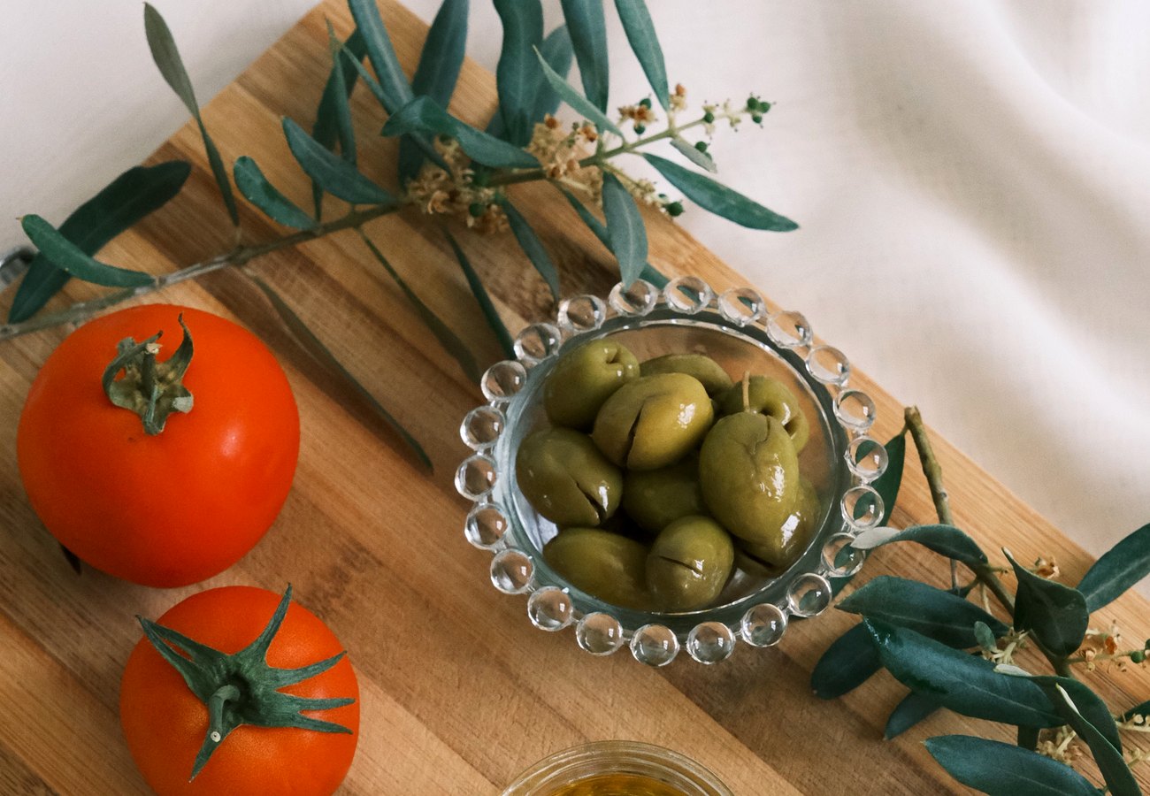 Mediterranean products sourcing including artichokes and preserved vegetables.